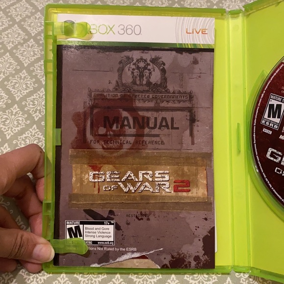 Xbox 360 Gears of War Bundle - Picture 11 of 12